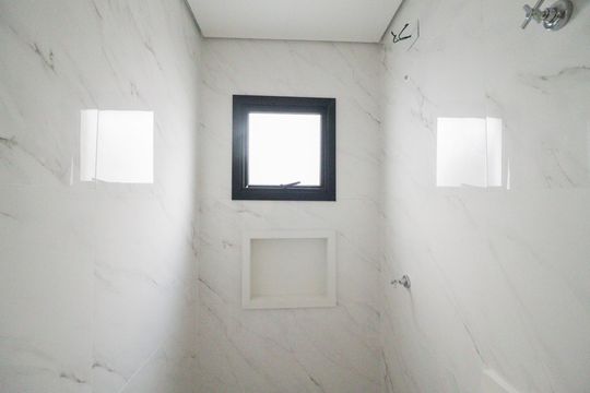 Banheiro de apartamento à venda com 2 quartos, 48m² em Vila Ester (zona Norte), São Paulo