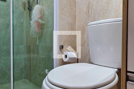 Banheiro de apartamento à venda com 2 quartos, 60m² em Jardim Umuarama, São Paulo