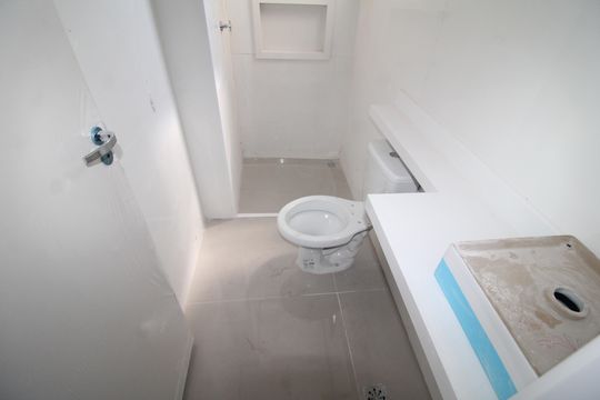 Banheiro de apartamento à venda com 2 quartos, 53m² em Jardim Sao Miguel, São Paulo