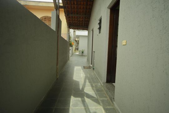 Corredor lateral  de casa à venda com 3 quartos, 185m² em Alves Dias, São Bernardo do Campo