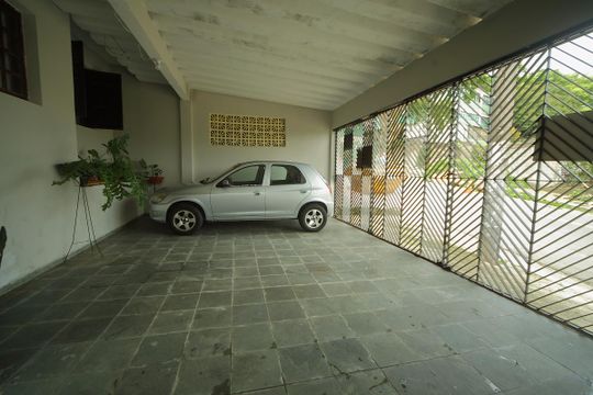 Garagem  de casa à venda com 3 quartos, 185m² em Alves Dias, São Bernardo do Campo