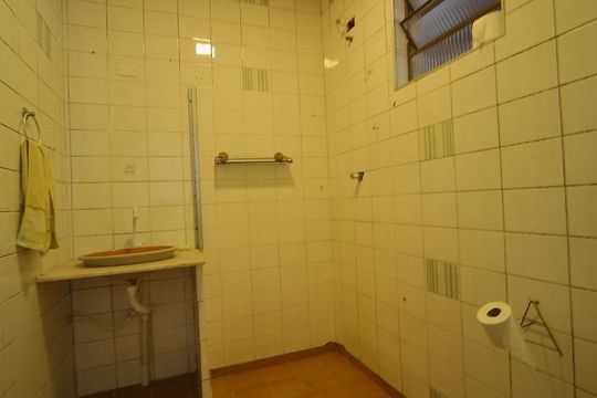 Banheiro da Edícula  de casa à venda com 3 quartos, 185m² em Alves Dias, São Bernardo do Campo