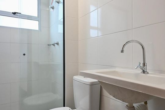 Banheiro de apartamento à venda com 2 quartos, 41m² em Parque Esmeralda, São Paulo
