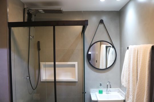 Banheiro de kitnet/studio para alugar com 1 quarto, 25m² em Perdizes, São Paulo
