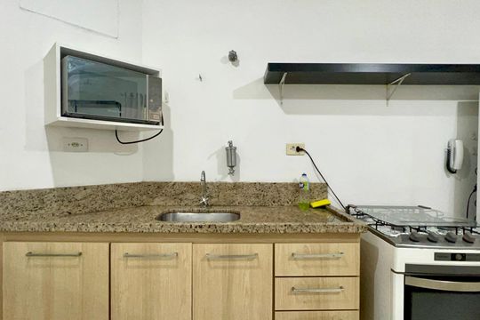 Cozinha de apartamento para alugar com 1 quarto, 35m² em Pinheiros, São Paulo
