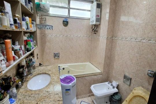 Banheiro de apartamento à venda com 3 quartos, 100m² em Copacabana, Rio de Janeiro