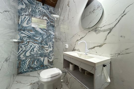 Banheiro de casa para alugar com 2 quartos, 20m² em Campeche Leste, Florianópolis