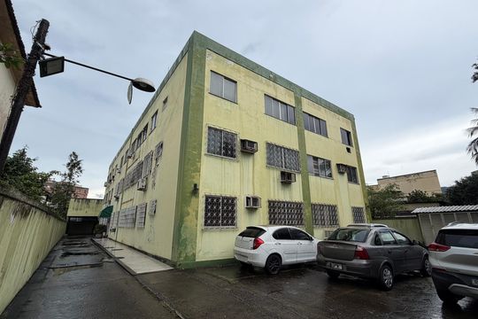 Fachada de apartamento para alugar com 2 quartos, 75m² em Taquara, Rio de Janeiro
