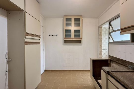 Cozinha de apartamento à venda com 2 quartos, 75m² em Santo Amaro, São Paulo