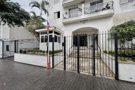 Fachada  de apartamento à venda com 2 quartos, 75m² em Santo Amaro, São Paulo