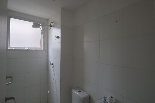 Banheiro de apartamento para alugar com 2 quartos, 52m² em Estância Velha, Canoas