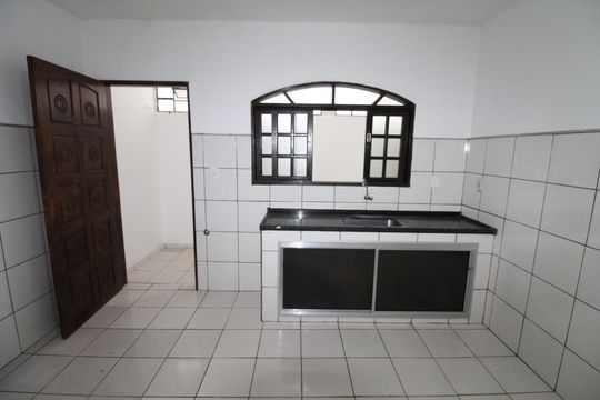 Cozinha de casa para alugar com 2 quartos, 100m² em Loteamento Residencial Vista Linda, São José dos Campos