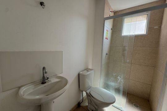 Banheiro de apartamento à venda com 2 quartos, 38m² em Santa Maria, Osasco