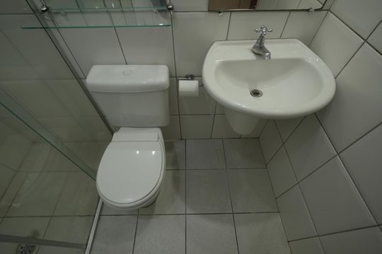 Banheiro Social de apartamento para alugar com 2 quartos, 68m² em Vila Valparaíso, Santo André
