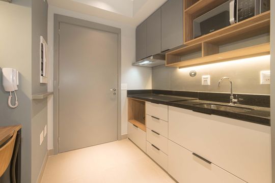 Cozinha de kitnet/studio para alugar com 1 quarto, 26m² em Cidade Monções, São Paulo
