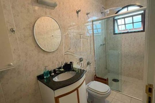 Casa à venda com 3 quartos, 245m² em Vila Scarpelli, Santo André