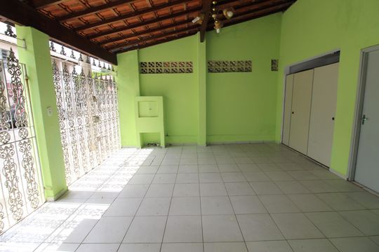 Garagem de casa para alugar com 2 quartos, 85m² em Conjunto Residencial Trinta E Um de Marco, São José dos Campos