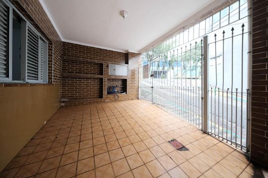 Garagem de casa para alugar com 2 quartos, 160m² em Jardim Ponte Rasa, São Paulo