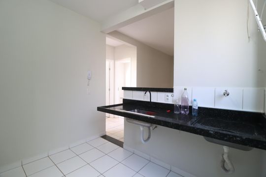 Cozinha de apartamento para alugar com 2 quartos, 49m² em Shopping Park, Uberlândia