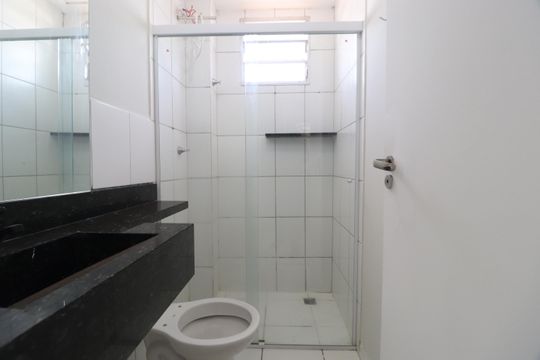 Banheiro Social de apartamento para alugar com 2 quartos, 49m² em Shopping Park, Uberlândia