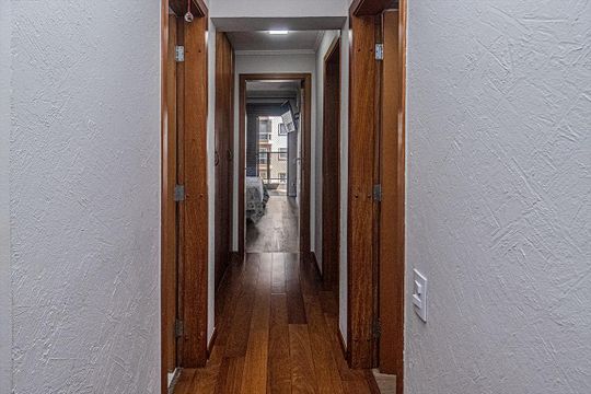 corredor para os cômodos_1 de apartamento à venda com 3 quartos, 104m² em Vila Gumercindo, São Paulo