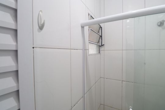 Banheiro de apartamento para alugar com 1 quarto, 35m² em Vila Nova Galvão, São Paulo