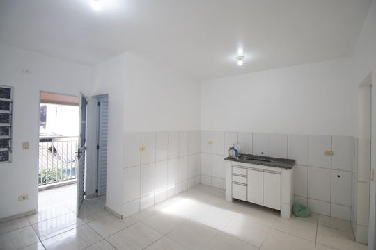 Sala / Cozinha  de apartamento para alugar com 1 quarto, 35m² em Vila Nova Galvão, São Paulo