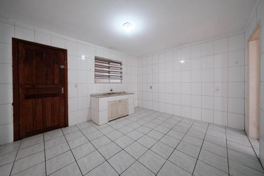 Sala/Cozinha de casa para alugar com 1 quarto, 160m² em Jardim Ponte Rasa, São Paulo