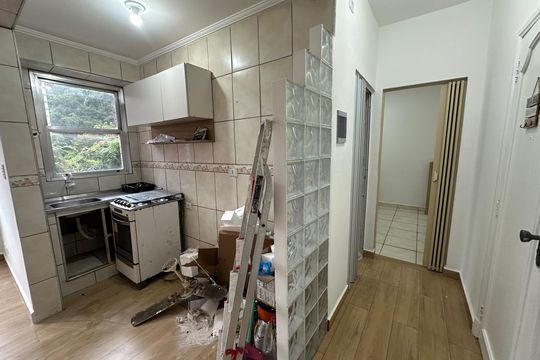 Cozinha de apartamento para alugar com 1 quarto, 50m² em Centro, São Vicente