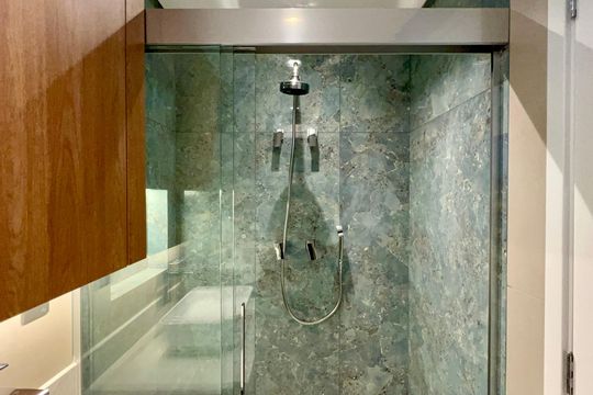 Banheiro de apartamento para alugar com 1 quarto, 45m² em Pinheiros, São Paulo
