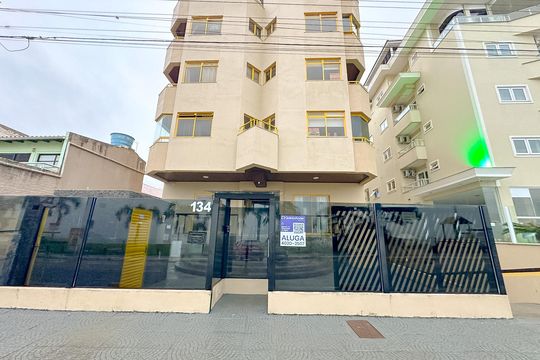 Fachada de apartamento para alugar com 1 quarto, 55m² em Canasvieiras, Florianópolis