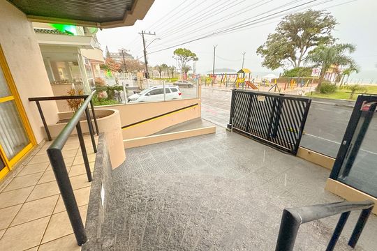 Hall de entrada de apartamento para alugar com 1 quarto, 55m² em Canasvieiras, Florianópolis