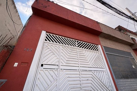 Fachada de casa à venda com 2 quartos, 203m² em Cidade São Jorge, Santo André