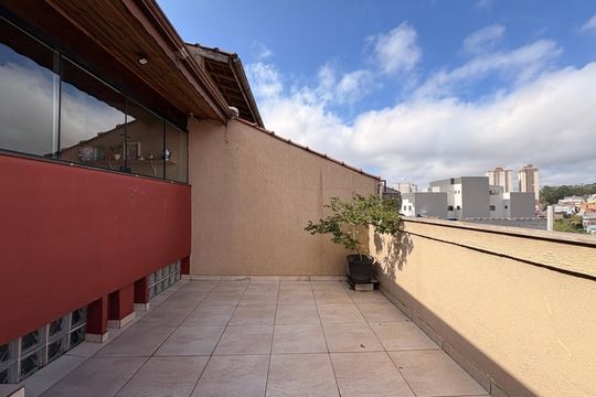 Sacada de casa à venda com 2 quartos, 203m² em Cidade São Jorge, Santo André