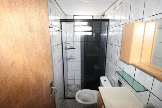 Banheiro de apartamento para alugar com 2 quartos, 43m² em Conjunto Habitacional Santa Etelvina Ii, São Paulo