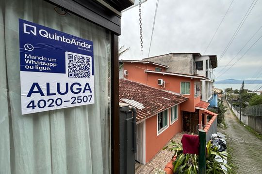 Placa  de casa para alugar com 2 quartos, 60m² em Cacupé, Florianópolis