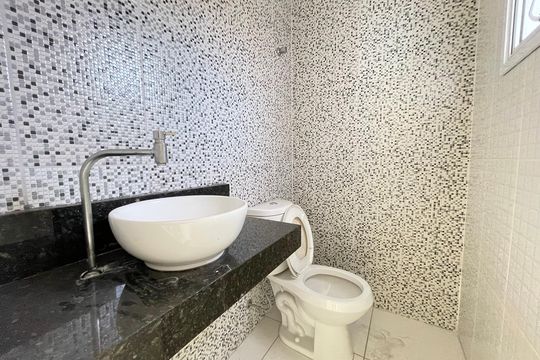 Banheiro 3 de casa para alugar com 3 quartos, 164m² em Jardim Ester, São Paulo