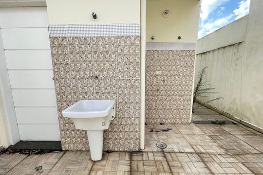 Área de Serviço de casa para alugar com 3 quartos, 164m² em Jardim Ester, São Paulo
