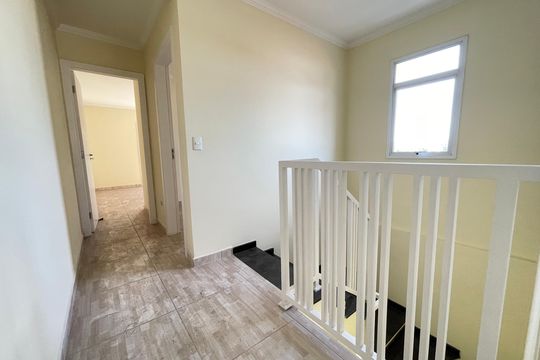 Corredor de casa para alugar com 3 quartos, 164m² em Jardim Ester, São Paulo