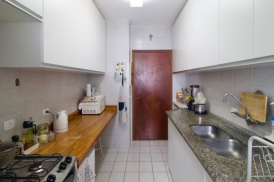 Cozinha de apartamento à venda com 2 quartos, 64m² em Cristo Rei, Curitiba