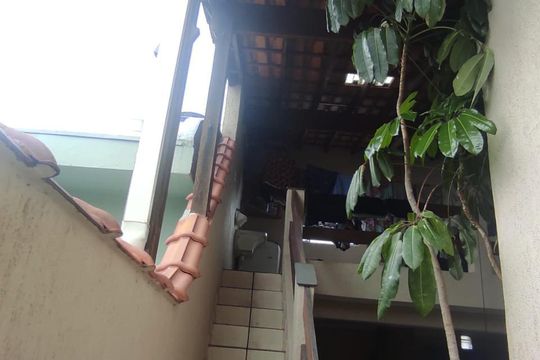Casa à venda com 3 quartos, 250m² em Taboão, Diadema