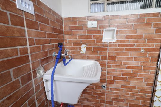 Área de Serviço de casa para alugar com 2 quartos, 64m² em Jardim Lallo, São Paulo