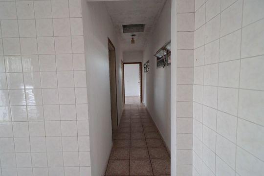 Corredor de casa para alugar com 2 quartos, 64m² em Jardim Lallo, São Paulo