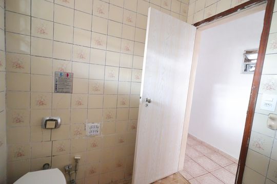 Banheiro de casa para alugar com 2 quartos, 64m² em Jardim Lallo, São Paulo