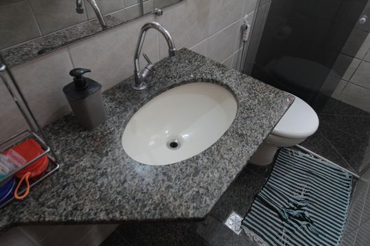 Banheiro Social de apartamento à venda com 3 quartos, 65m² em Ouro Preto, Belo Horizonte