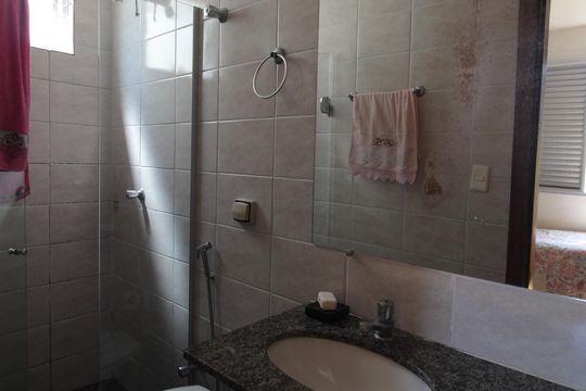 Banheiro da Suite de apartamento à venda com 3 quartos, 65m² em Ouro Preto, Belo Horizonte