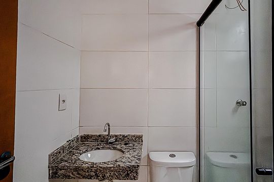 Banheiro de apartamento para alugar com 1 quarto, 36m² em Vila Carrão, São Paulo