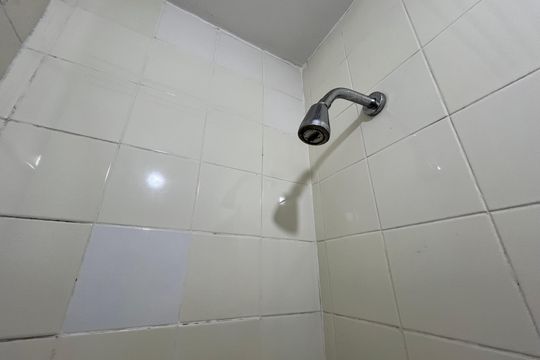 Banheiro de serviço de apartamento para alugar com 2 quartos, 80m² em São Conrado, Rio de Janeiro