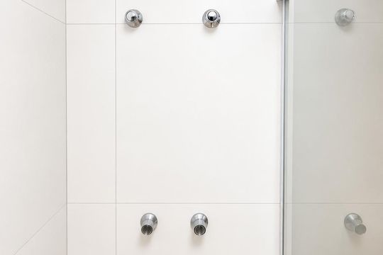 Banheiro de kitnet/studio para alugar com 1 quarto, 28m² em Partenon, Porto Alegre