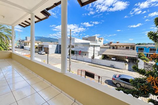 Área externa de casa para alugar com 4 quartos, 240m² em Jardim Eldorado, Palhoça